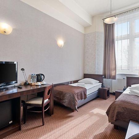 Hotel Diament Economy Gliwice Buitenkant foto