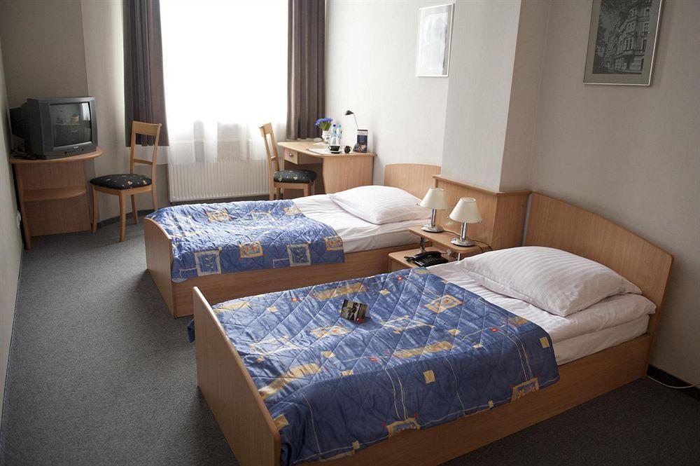 Hotel Diament Economy Gliwice Buitenkant foto