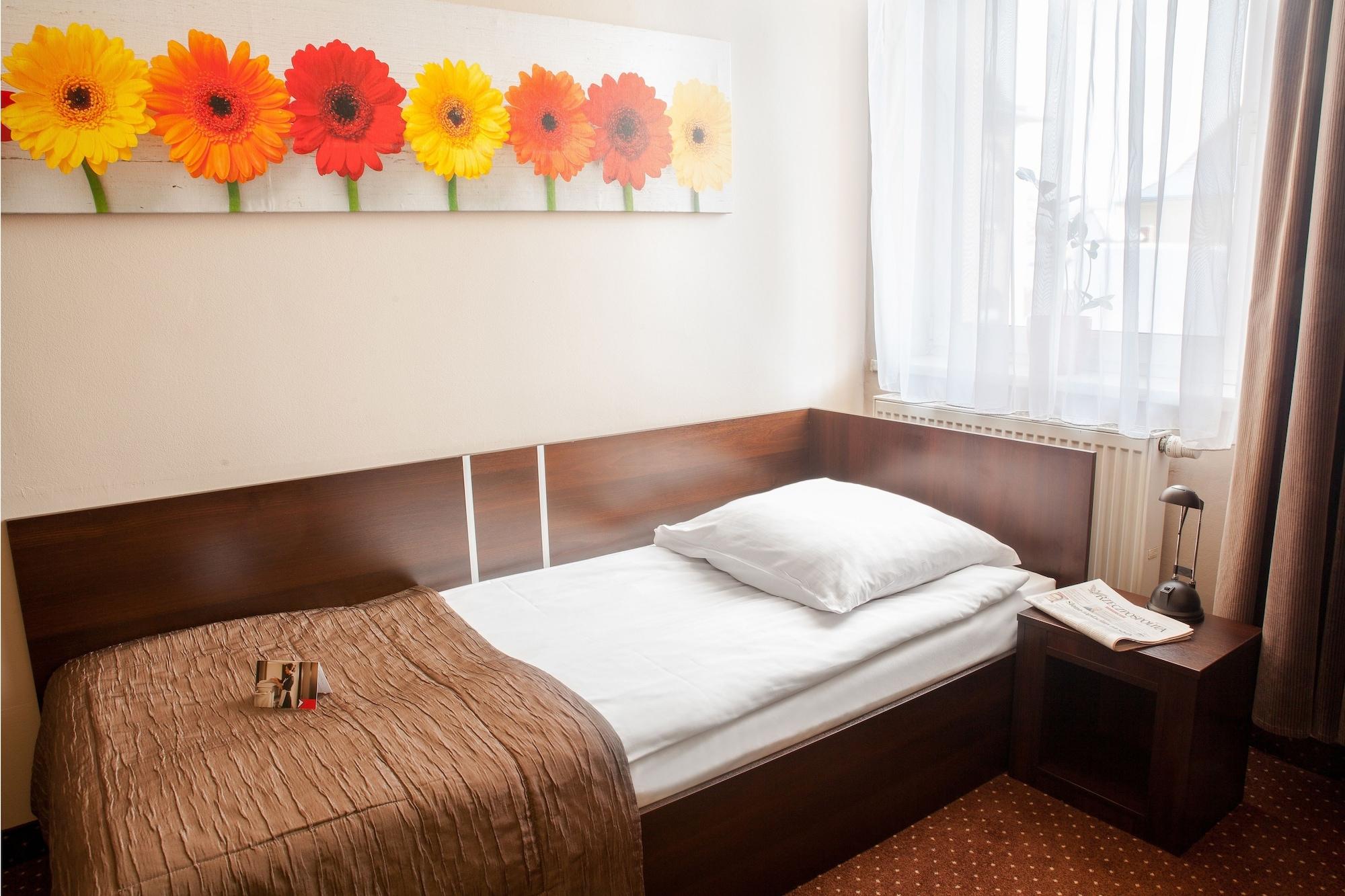 Hotel Diament Economy Gliwice Buitenkant foto