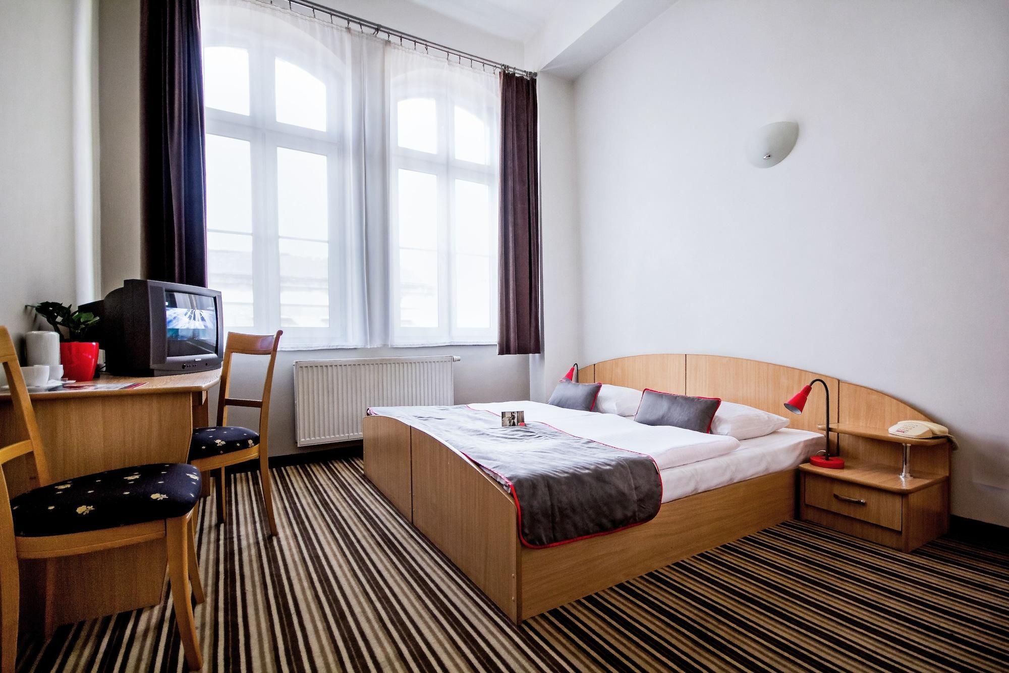 Hotel Diament Economy Gliwice Buitenkant foto