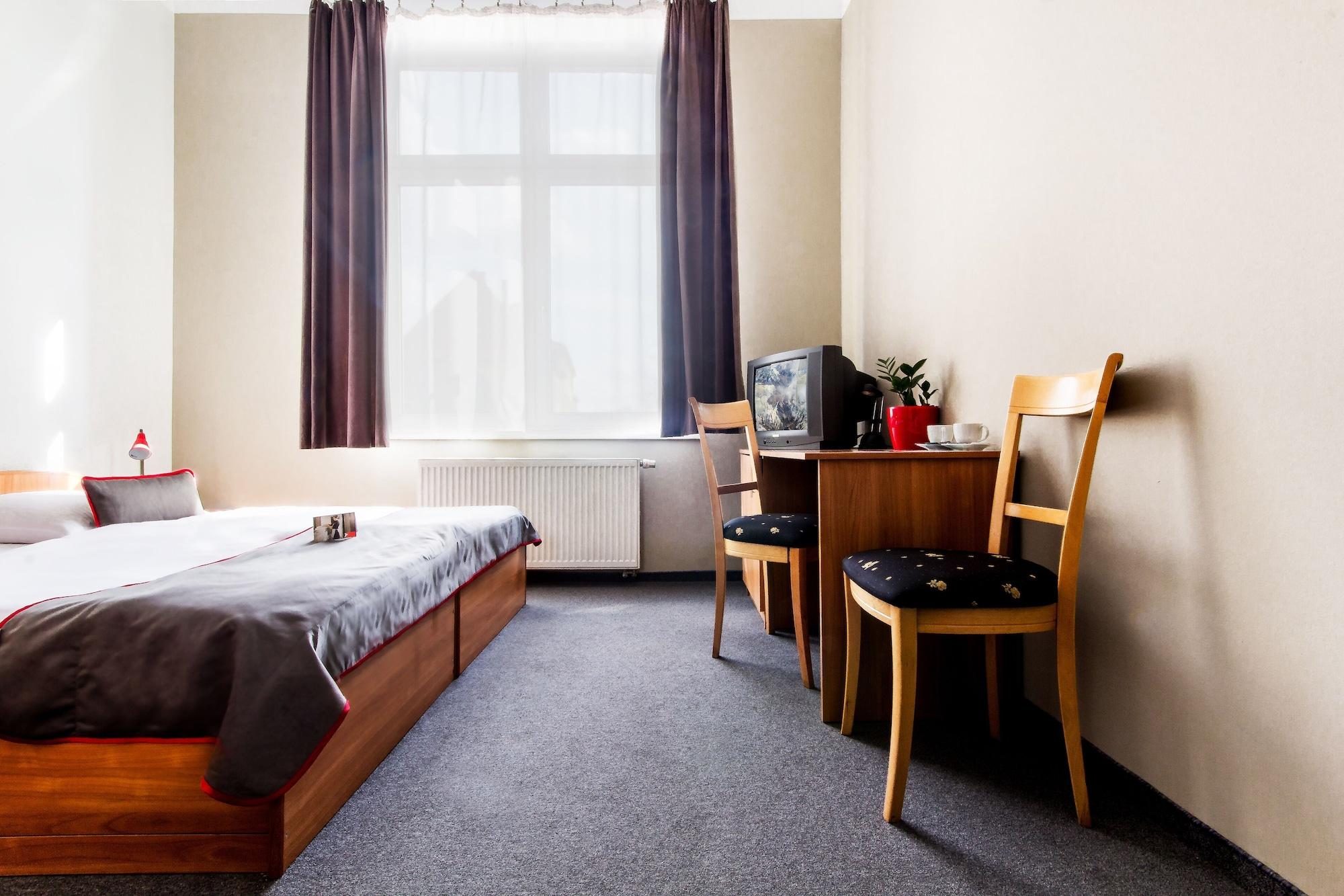 Hotel Diament Economy Gliwice Buitenkant foto