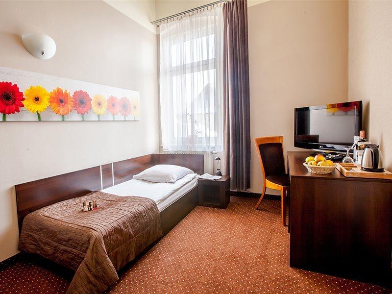 Hotel Diament Economy Gliwice Buitenkant foto