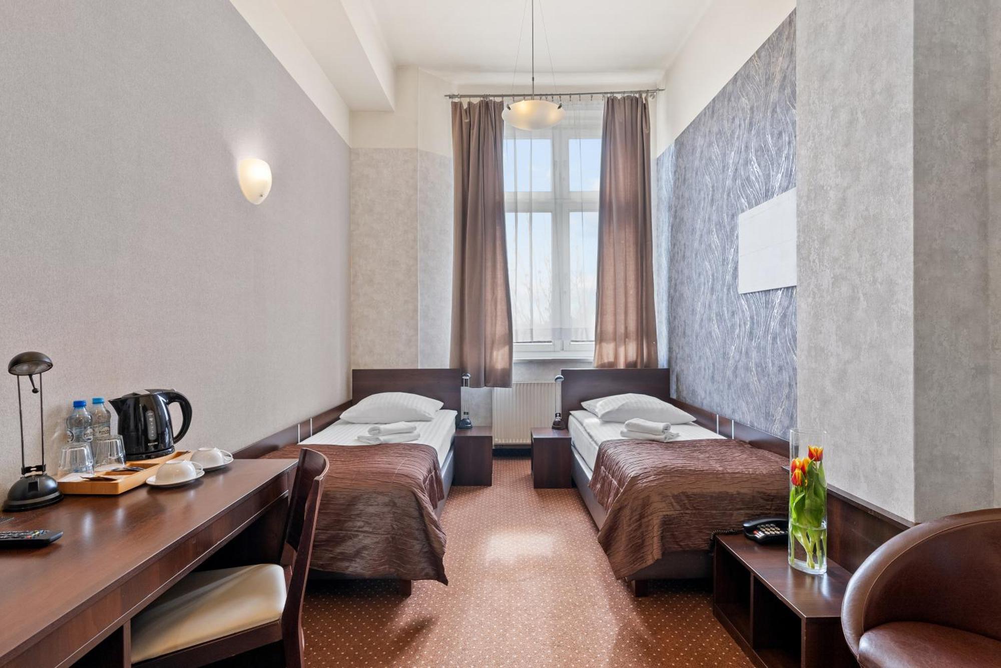 Hotel Diament Economy Gliwice Buitenkant foto
