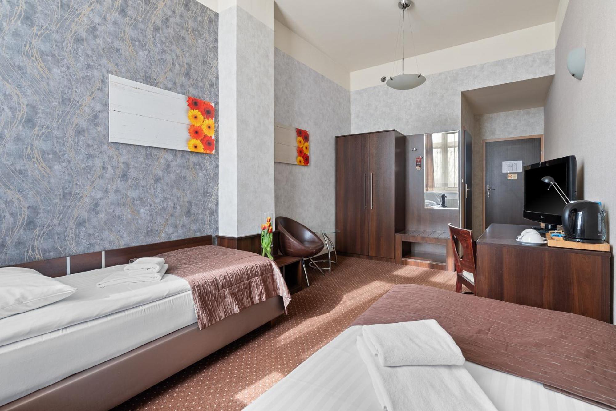 Hotel Diament Economy Gliwice Buitenkant foto