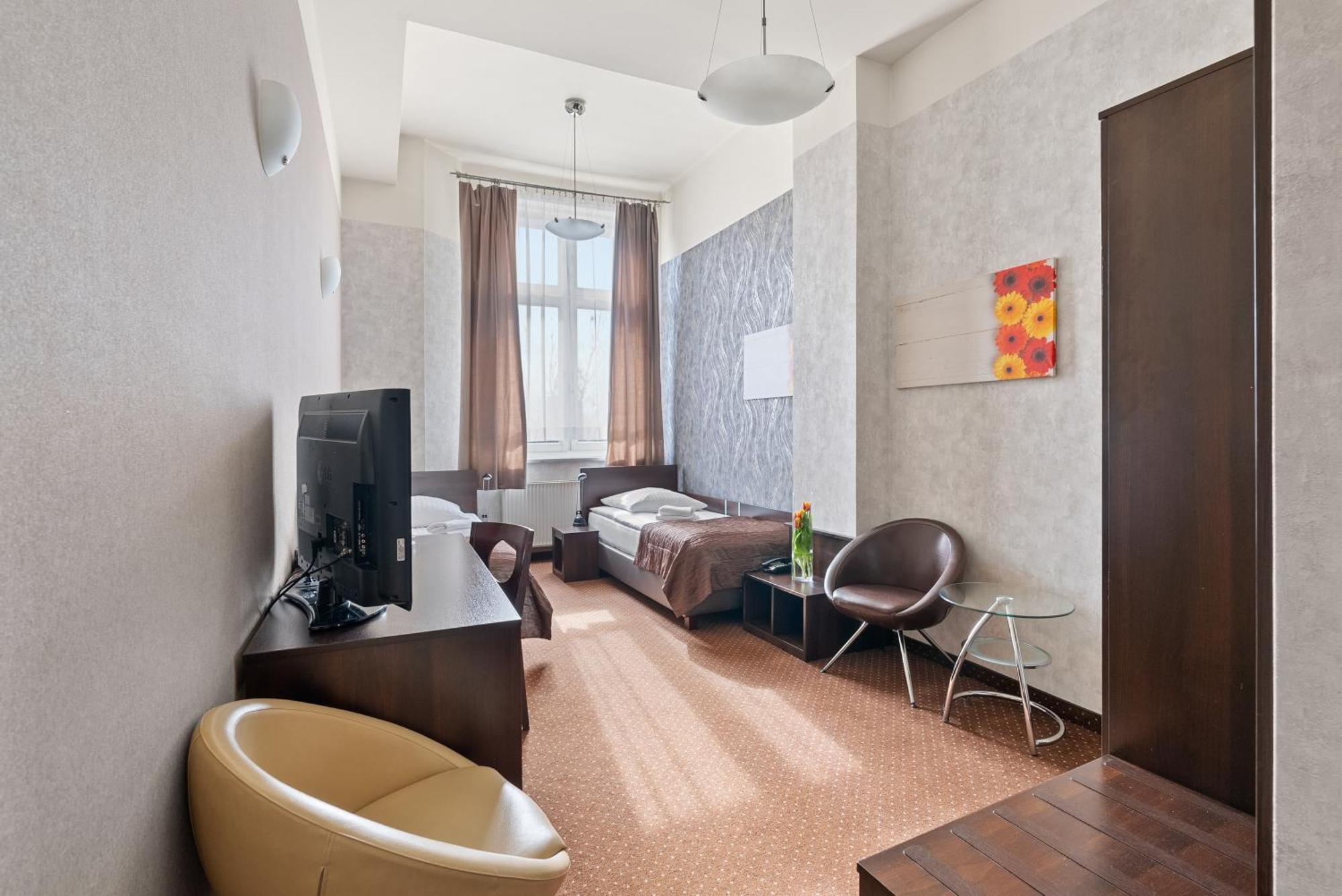 Hotel Diament Economy Gliwice Buitenkant foto