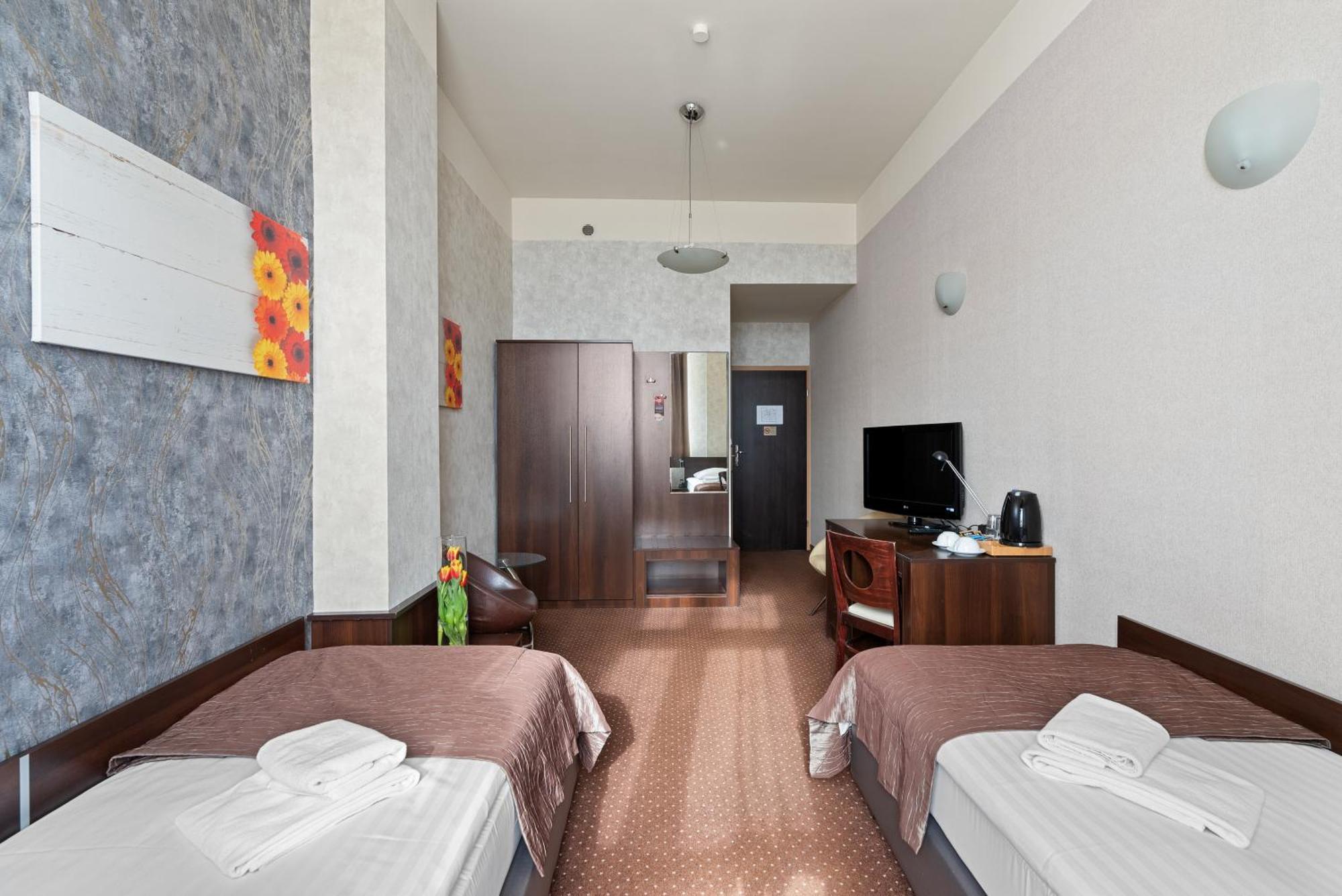 Hotel Diament Economy Gliwice Buitenkant foto