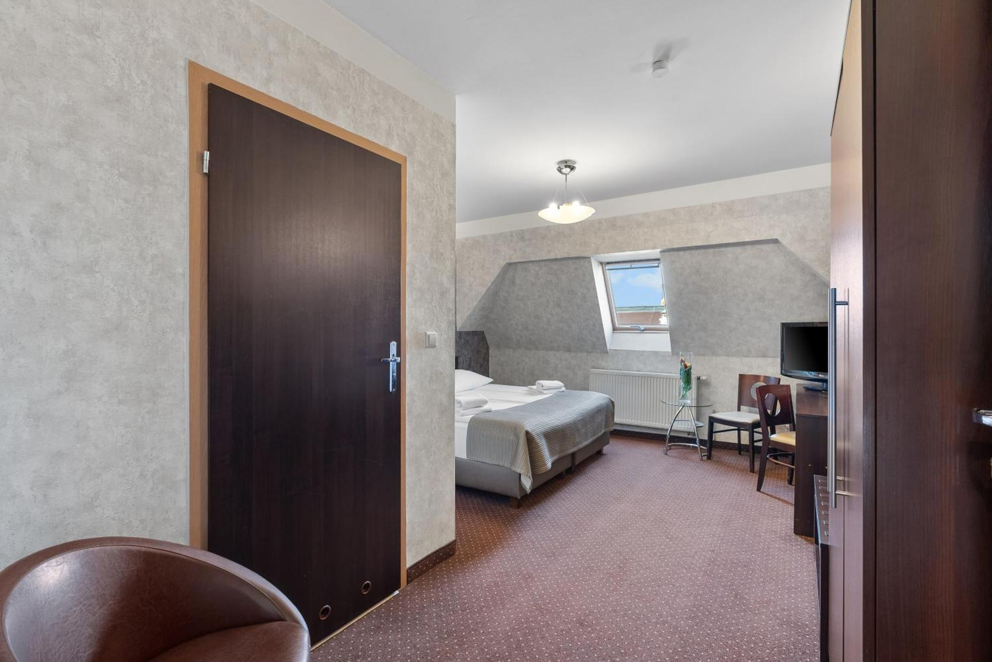 Hotel Diament Economy Gliwice Buitenkant foto