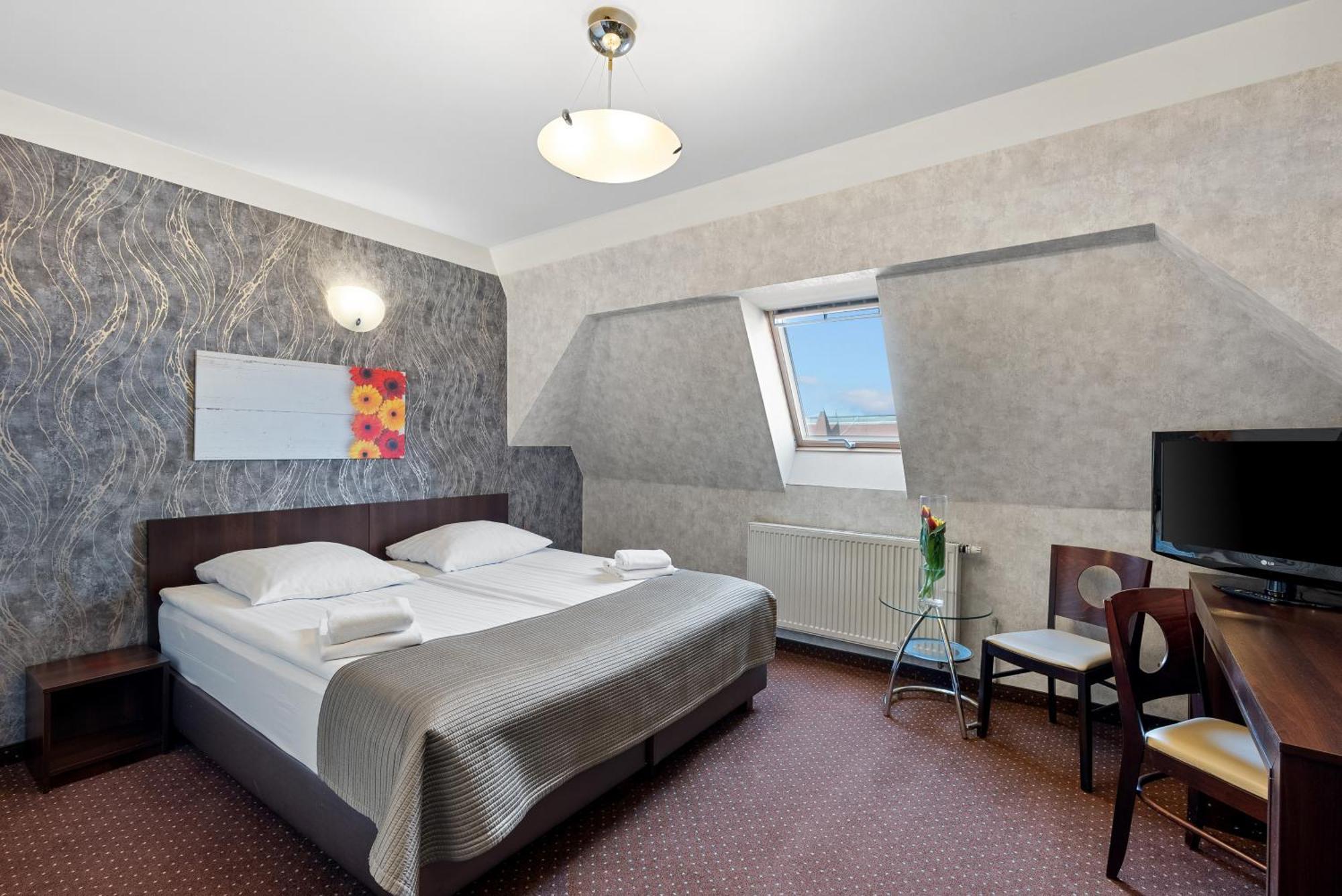 Hotel Diament Economy Gliwice Buitenkant foto