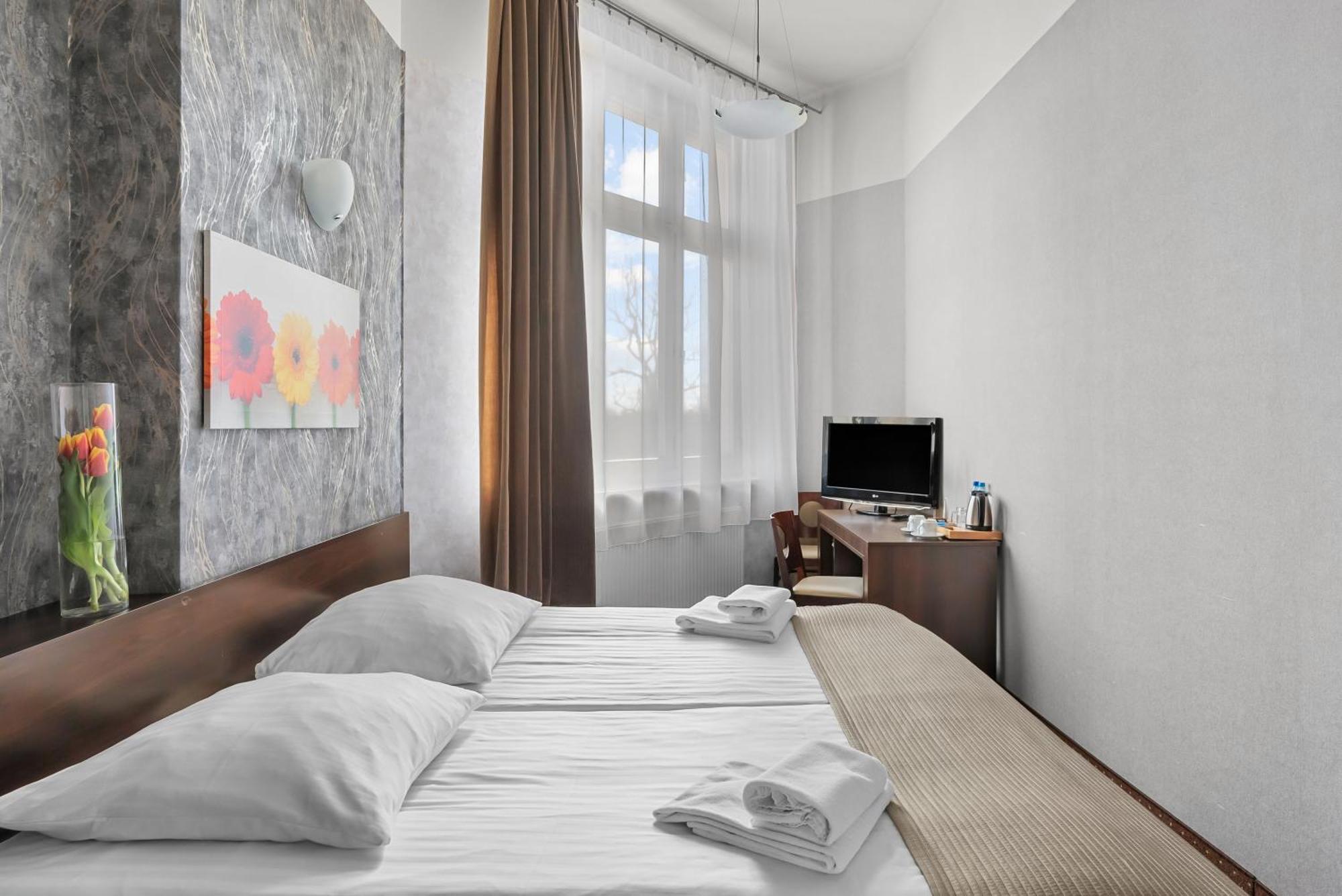 Hotel Diament Economy Gliwice Buitenkant foto