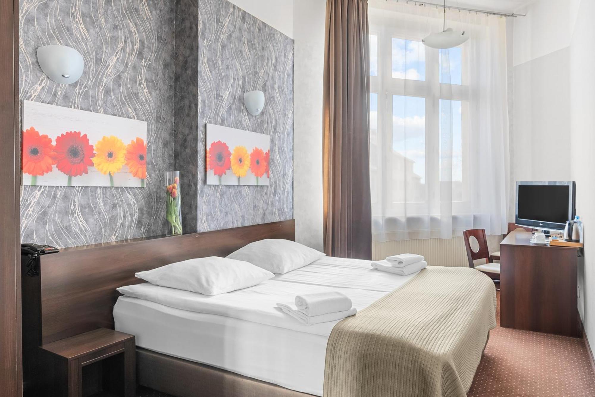 Hotel Diament Economy Gliwice Buitenkant foto