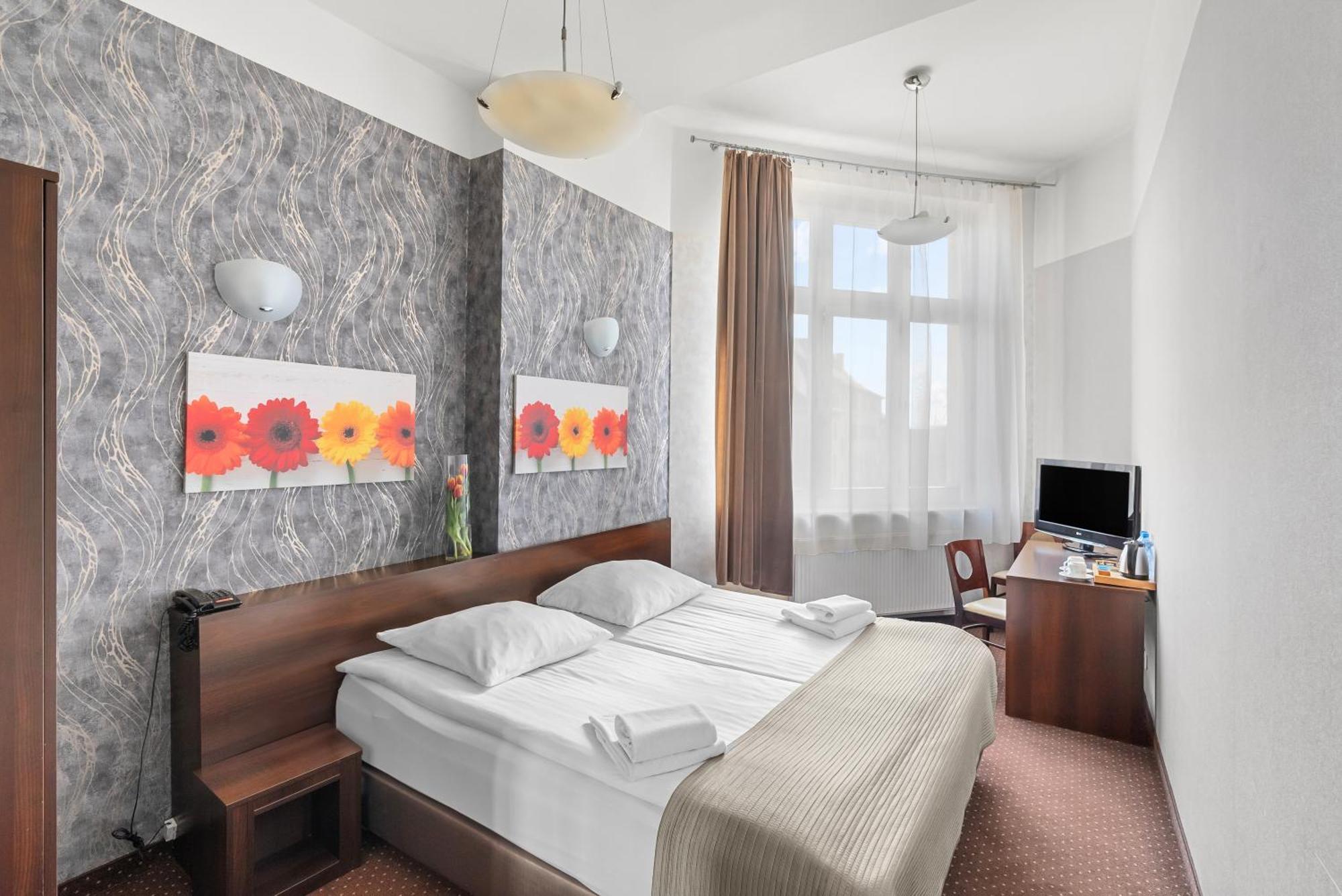 Hotel Diament Economy Gliwice Buitenkant foto