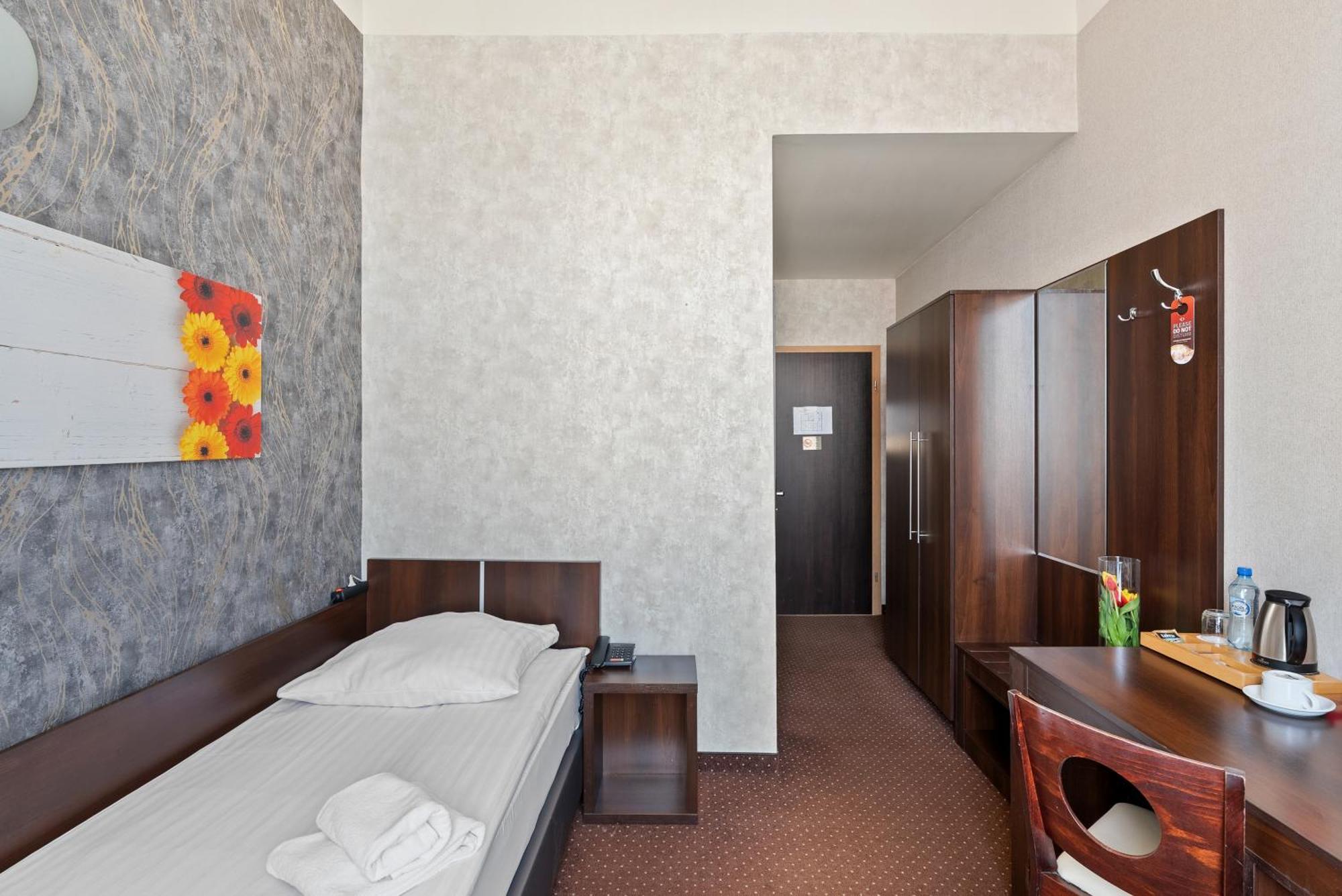 Hotel Diament Economy Gliwice Buitenkant foto