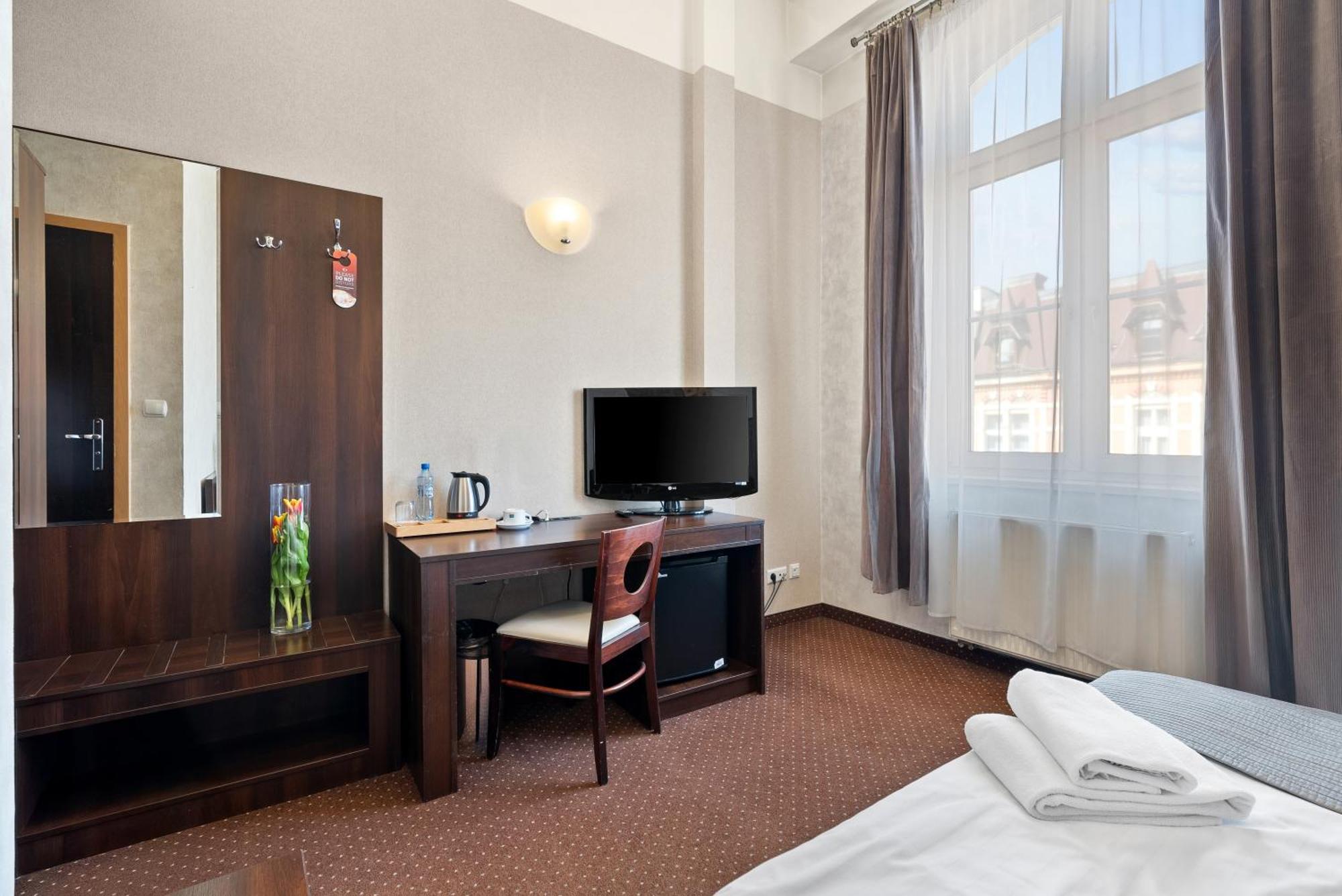 Hotel Diament Economy Gliwice Buitenkant foto