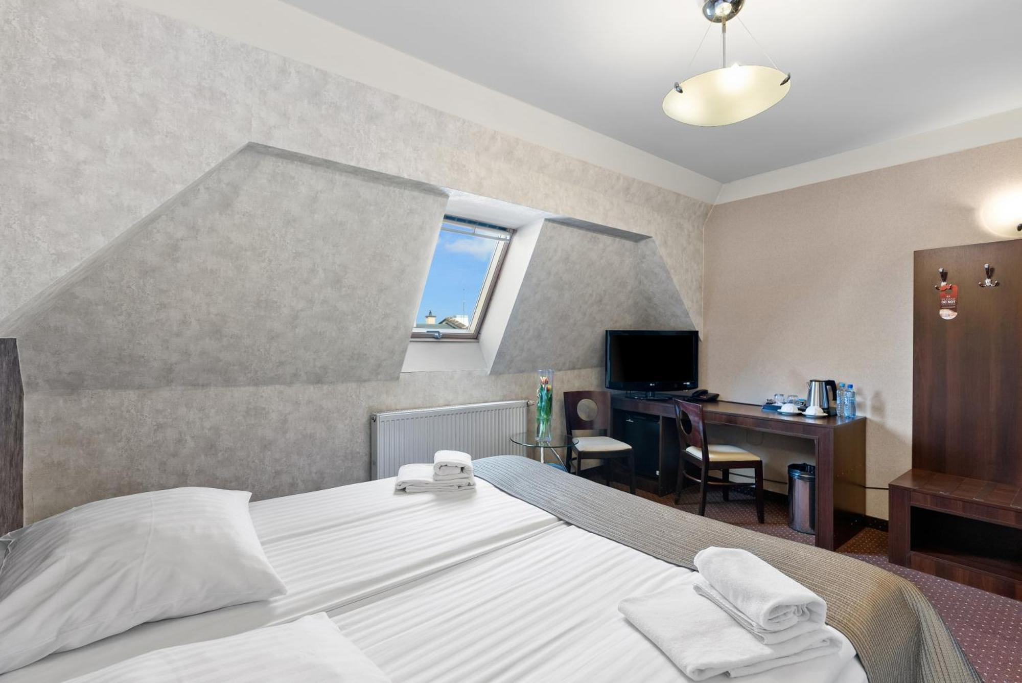 Hotel Diament Economy Gliwice Buitenkant foto