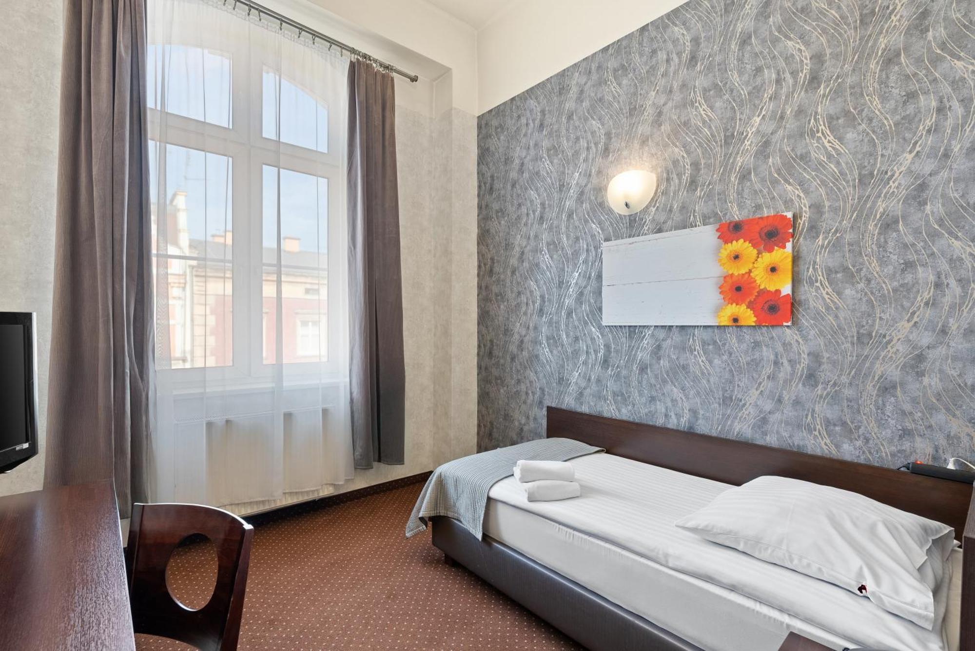 Hotel Diament Economy Gliwice Buitenkant foto