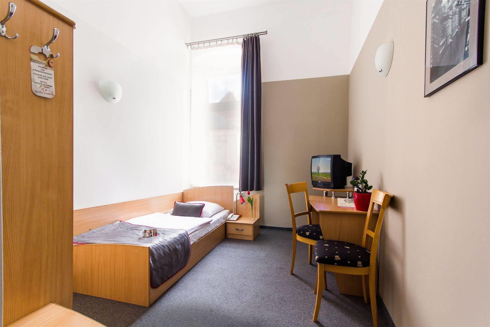 Hotel Diament Economy Gliwice Buitenkant foto