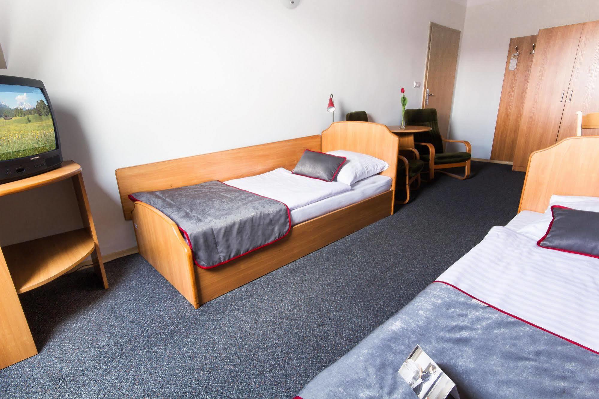 Hotel Diament Economy Gliwice Buitenkant foto