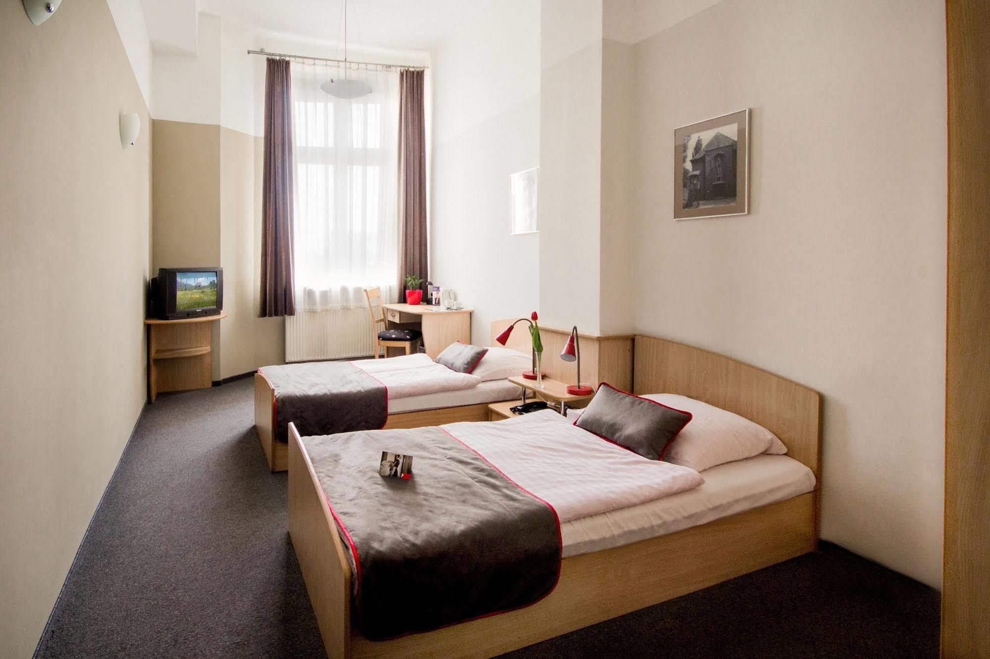 Hotel Diament Economy Gliwice Buitenkant foto