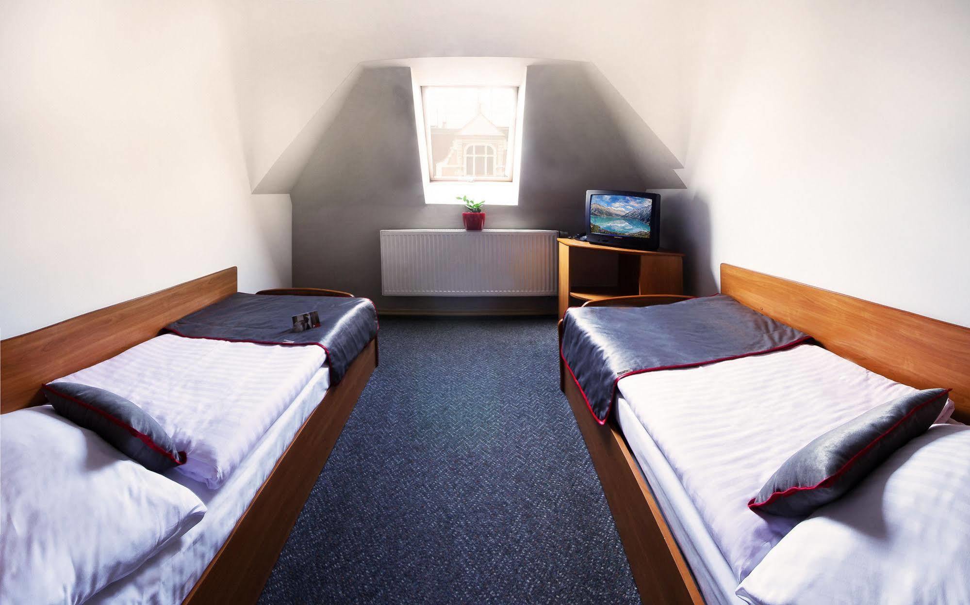Hotel Diament Economy Gliwice Buitenkant foto