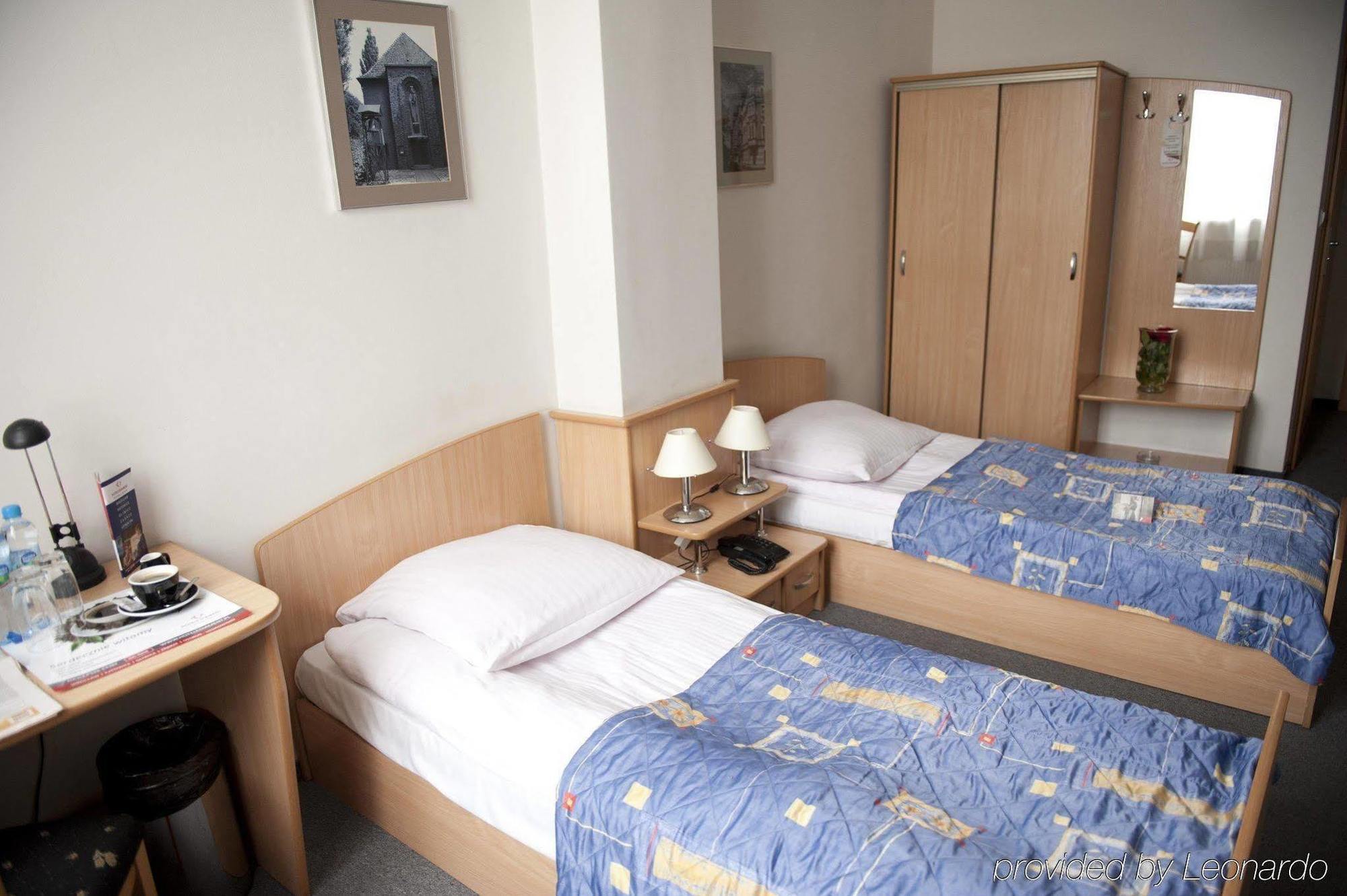 Hotel Diament Economy Gliwice Buitenkant foto